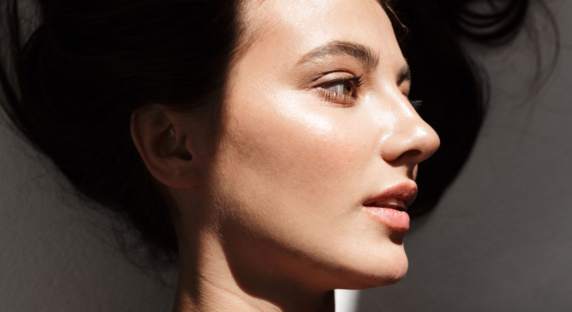 charlotte rhinoplasty model with dark hair